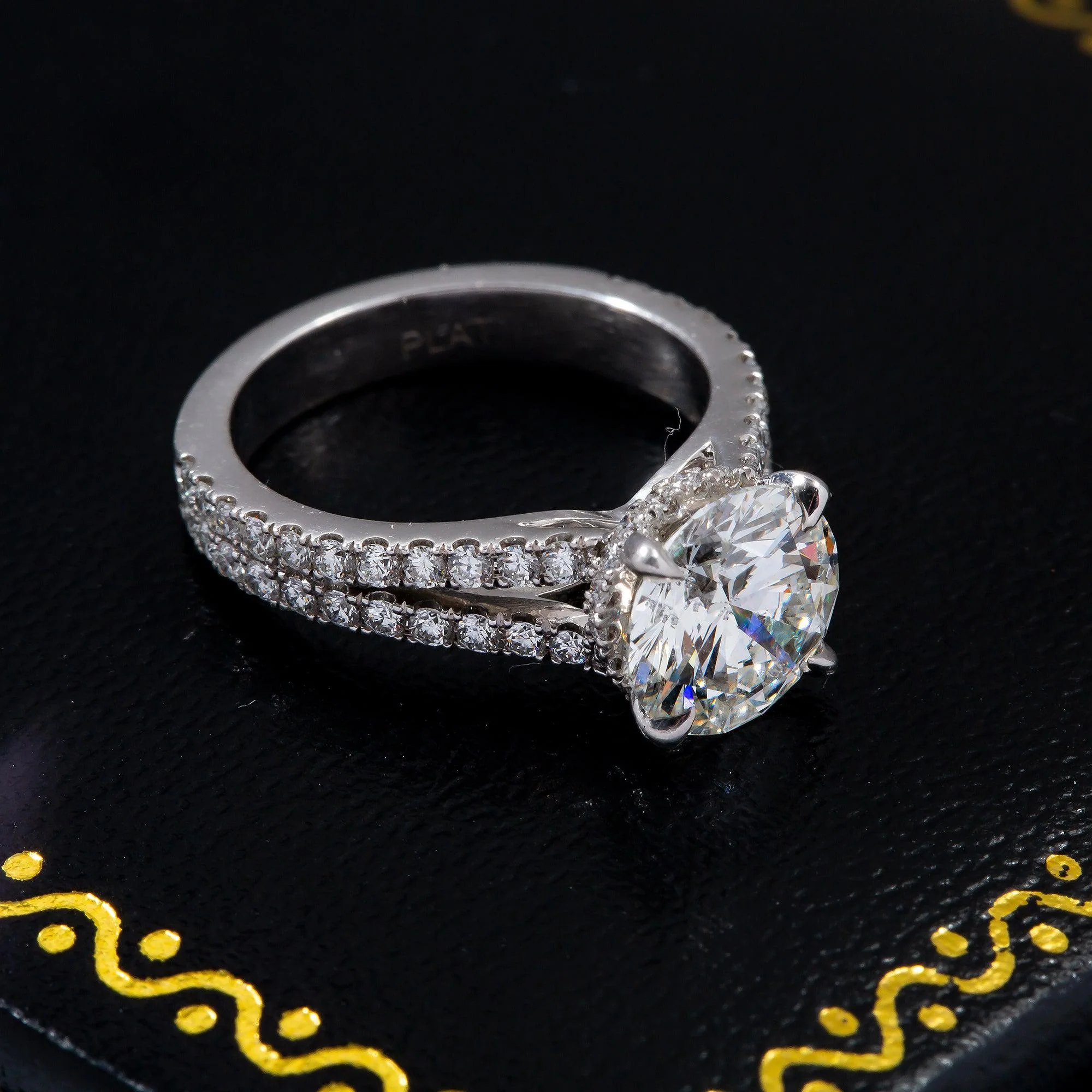 14K WHITE GOLD LADIES ENGAGEMENT RING WITH 2.04 CT DIAMONDS - Image 3