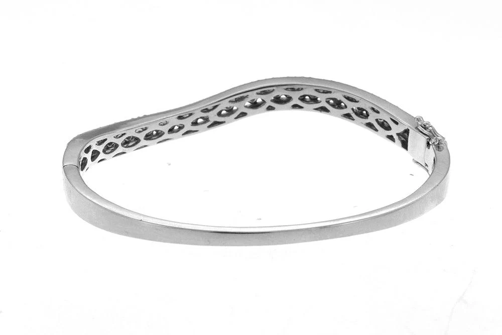 14K White Gold Elegant Diamond Bangle With Round Cut Diamonds 2.00CT - Image 3